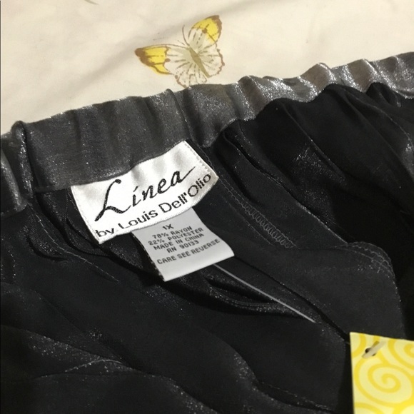 Beautiful New Metallic Silver Pleated Skirt - Picture 2 of 7